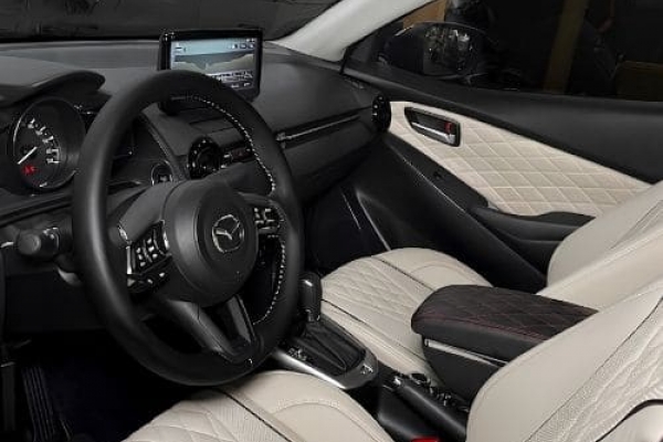BỆ TỲ TAY MAZDA 2