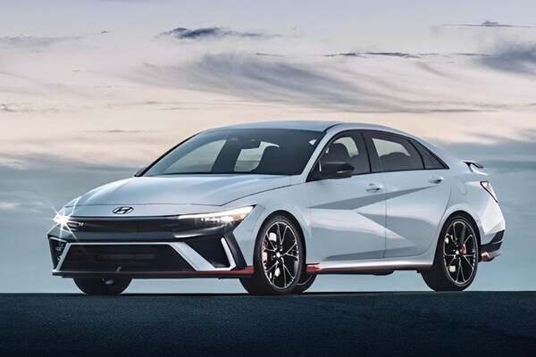 Các mẫu Elantra độ đẹp với đồ chơi phụ kiện độc đáo