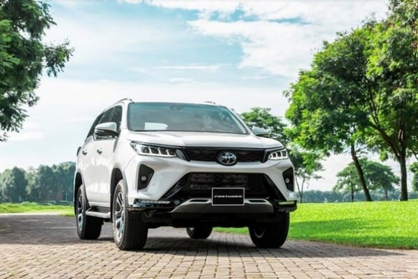 Có nên lắp cảnh báo điểm mù cho xe ô tô?