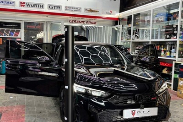Dán decal xe ô tô có bị phạt không? Quy định cập nhật 2026