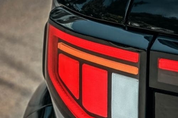 ĐÈN HẬU VF3