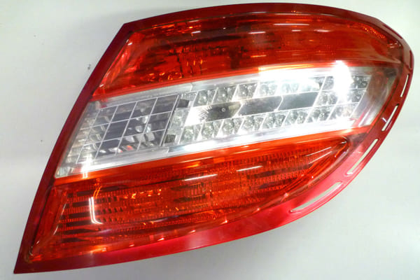 Giá đèn hậu xe Mercedes C200 mới 2026 - Cam kết chính hãng