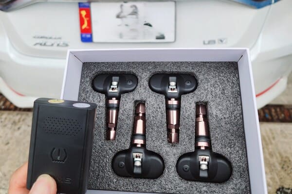 Tìm hiểu pin cảm biến áp suất lốp: Cấu tạo và lưu ý khi thay