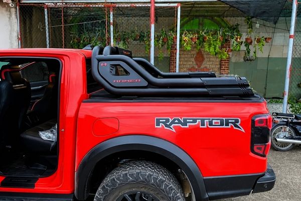 VAI THỂ THAO FORD RANGER