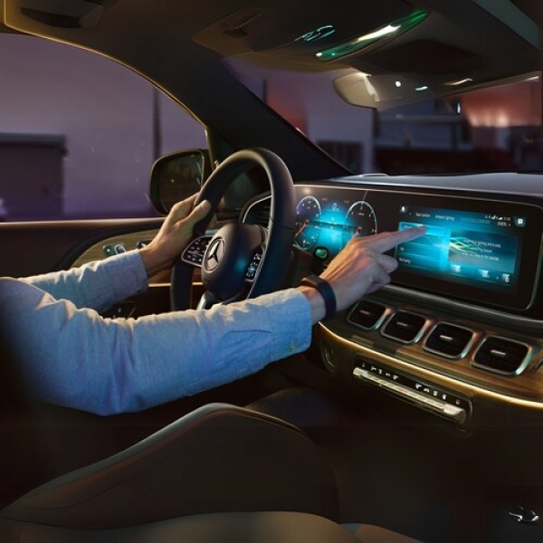 Hệ thống đa phương tiện MBUX Mercedes Benz