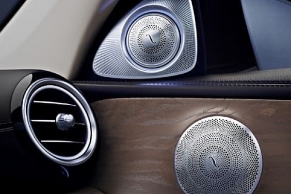 LOA BURMESTER MERCEDES C200