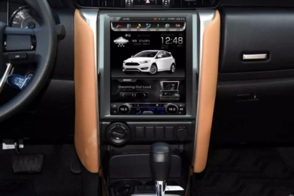 Màn hình Tesla cho Fortuner: Nâng cao trải nghiệm lái xe