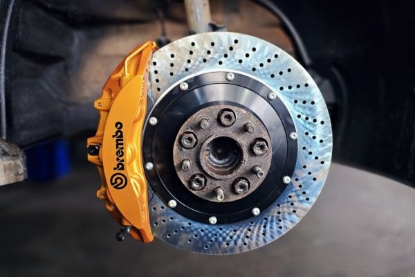 Ốp má phanh Brembo chính hãng, nâng tầm phong cách xế hộp