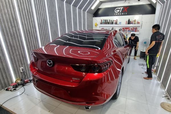 Phủ ceramic xe BMW tăng bóng, bảo vệ sơn