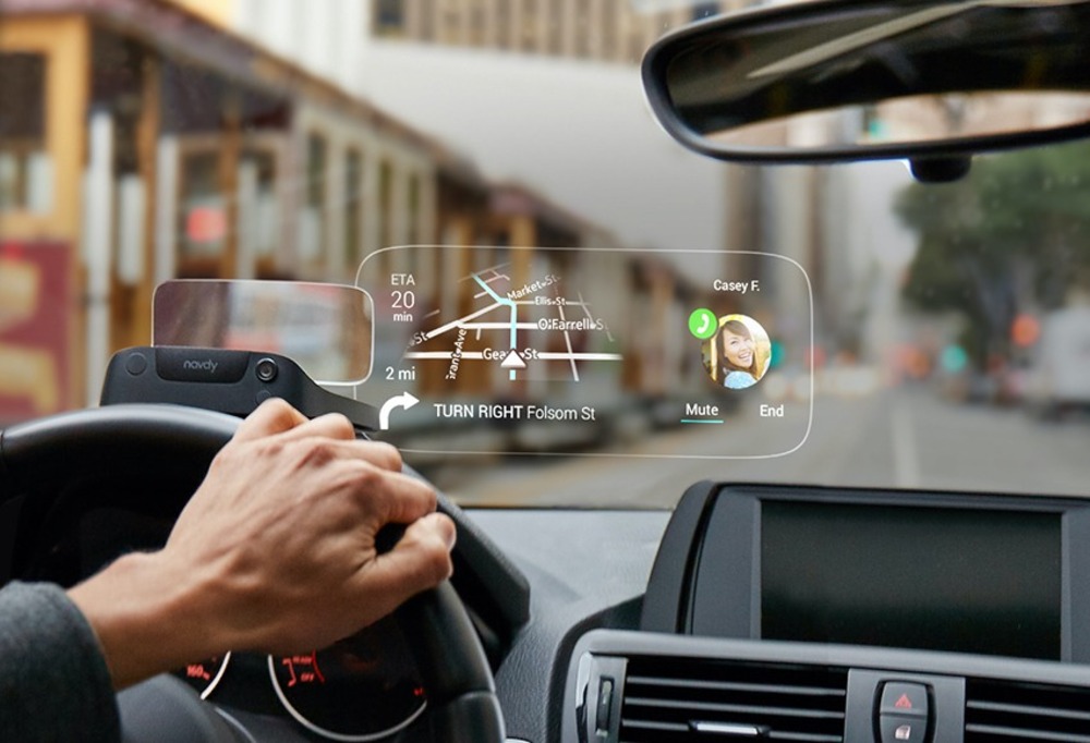 Màn hình HUD hiển thị thông tin kính lái Mercedes