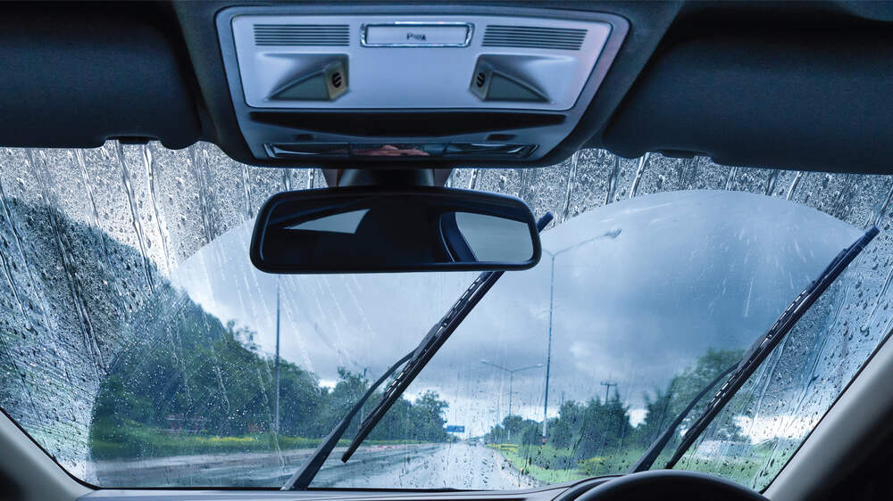 Lắp đặt gạt mưa Bosch giúp đảm bảo an toàn khi trời mưa