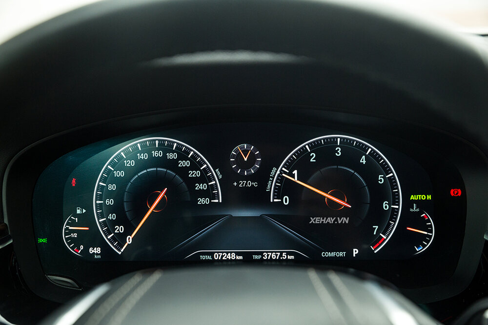 Lắp đồng hồ điện tử BMW giúp xe sang hơn