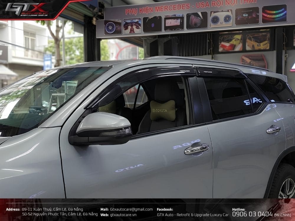 Lắp vè che mưa xe Fortuner đơn giản