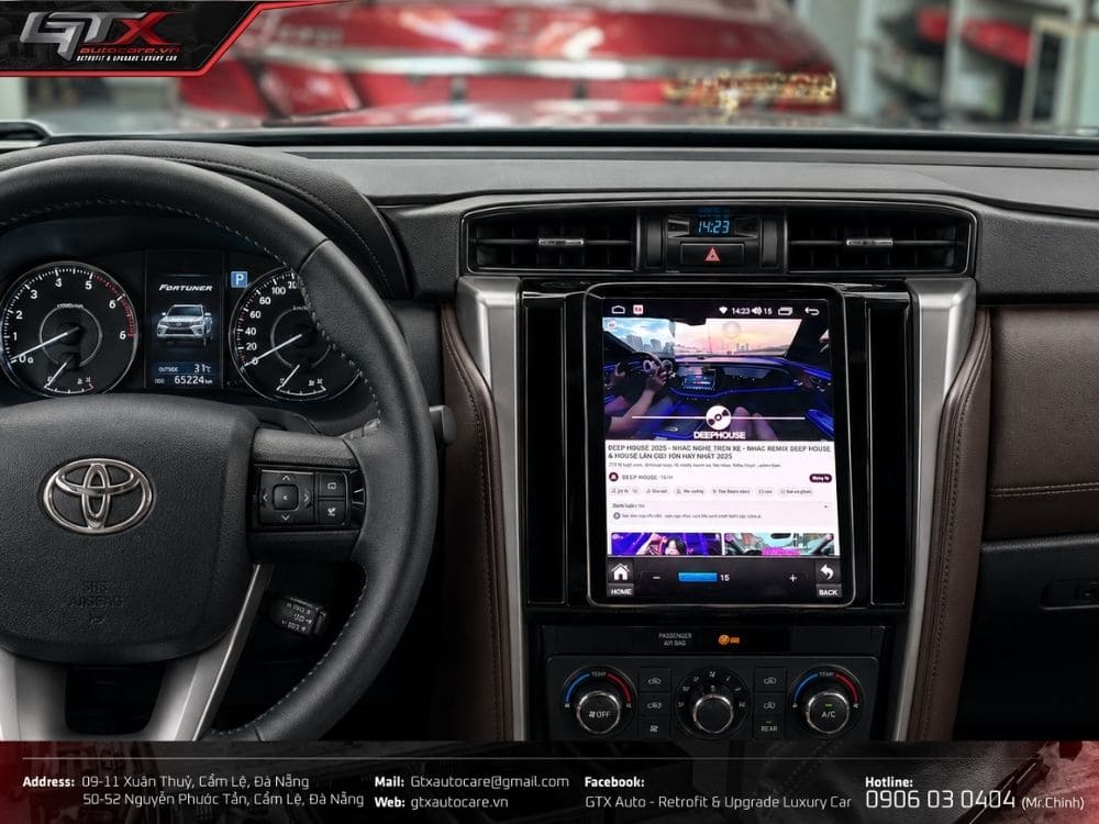 Màn hình Tesla được thiết kế với kích thước lớn