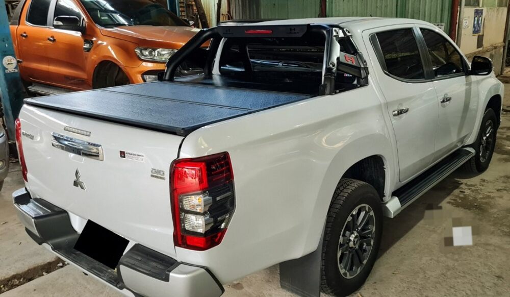 Nắp thùng 3 tấm cho xe bán tải Mitsubishi Triton
