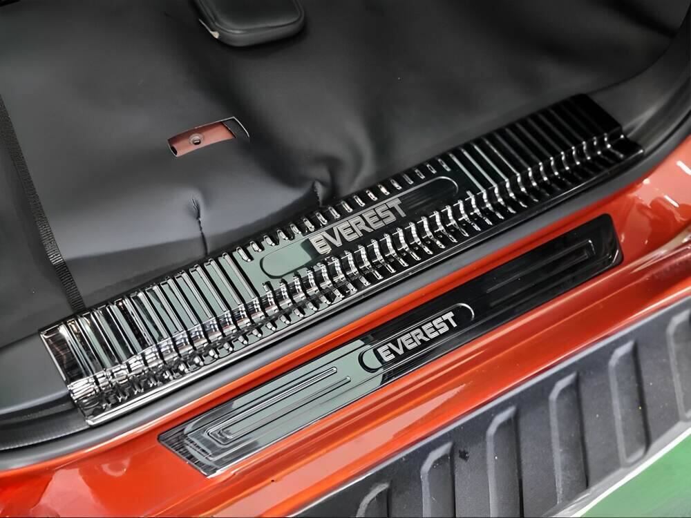 Ốp bệ bước chân Ford Everest - Thể hiện gu thẩm mỹ của chủ xe