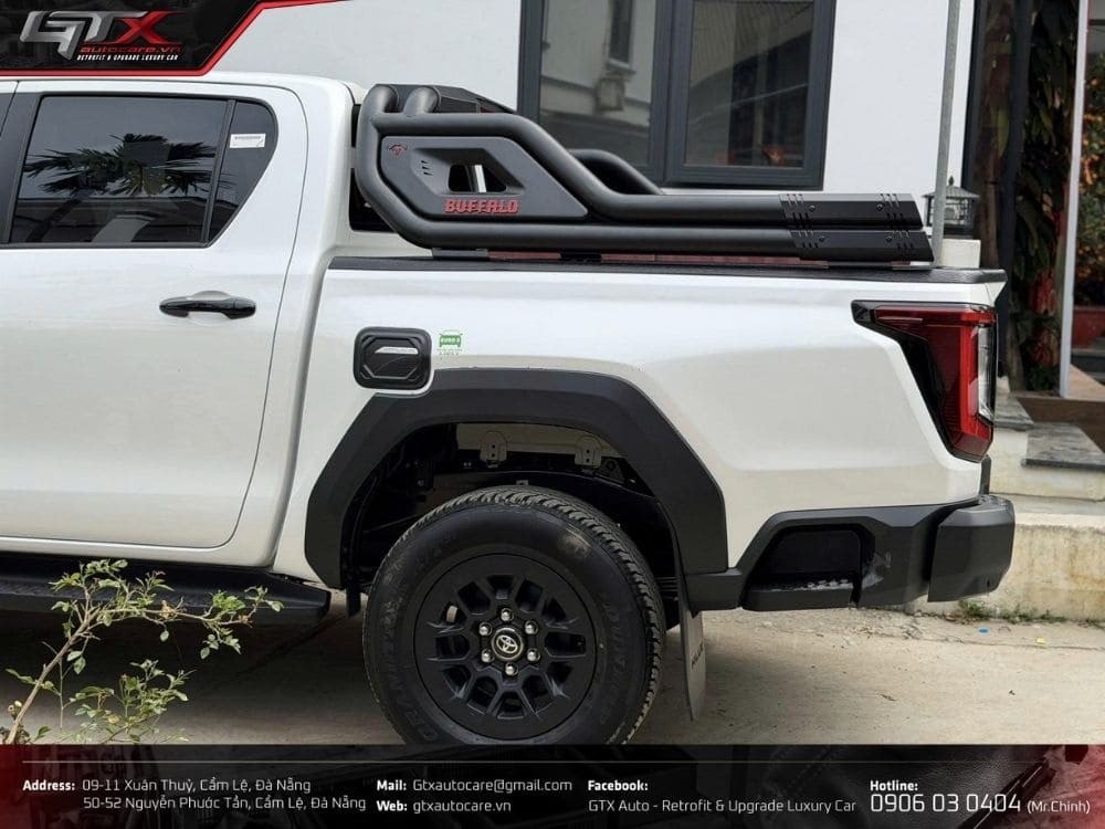 Vai thể thao sau khi lắp trên xe Toyota Hilux