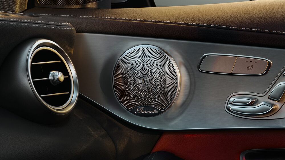 Âm thanh sống động từ loa Mercedes