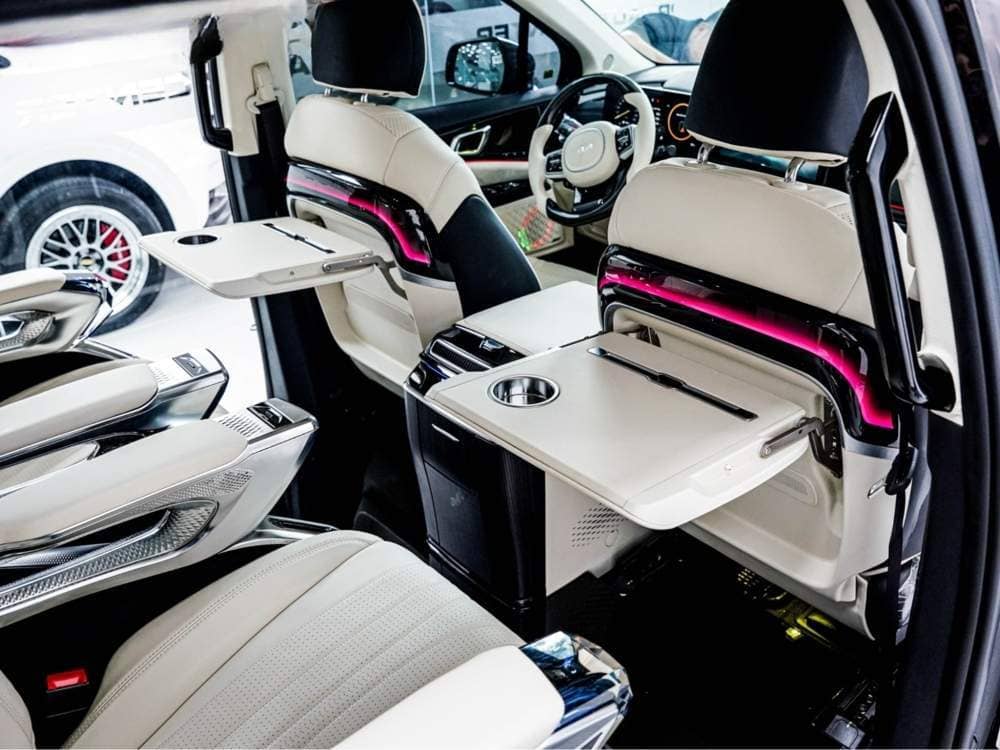 Bàn làm việc đa năng trên Kia Carnival