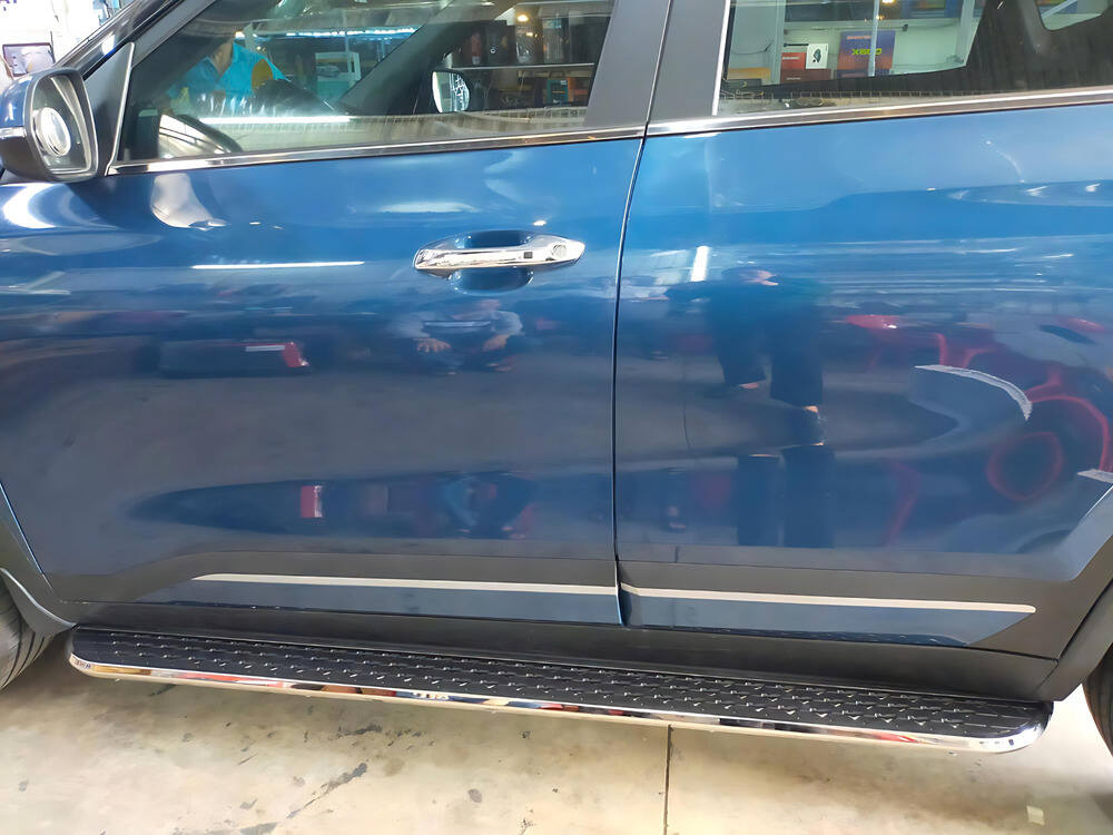 Bệ bước chân đảm bảo an toàn khi lên xuống xe