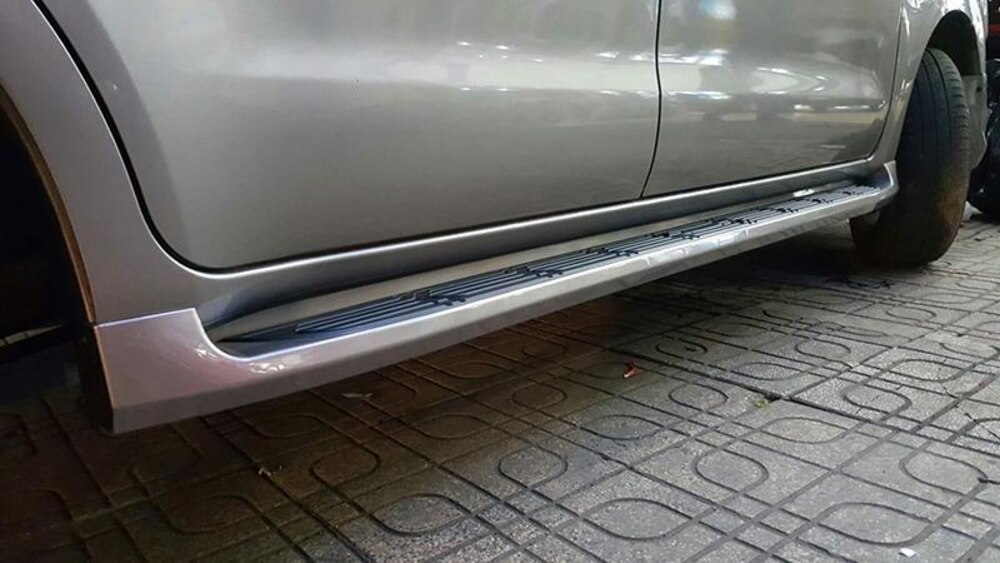 Bệ bước chân innova được làm từ chất liệu gì