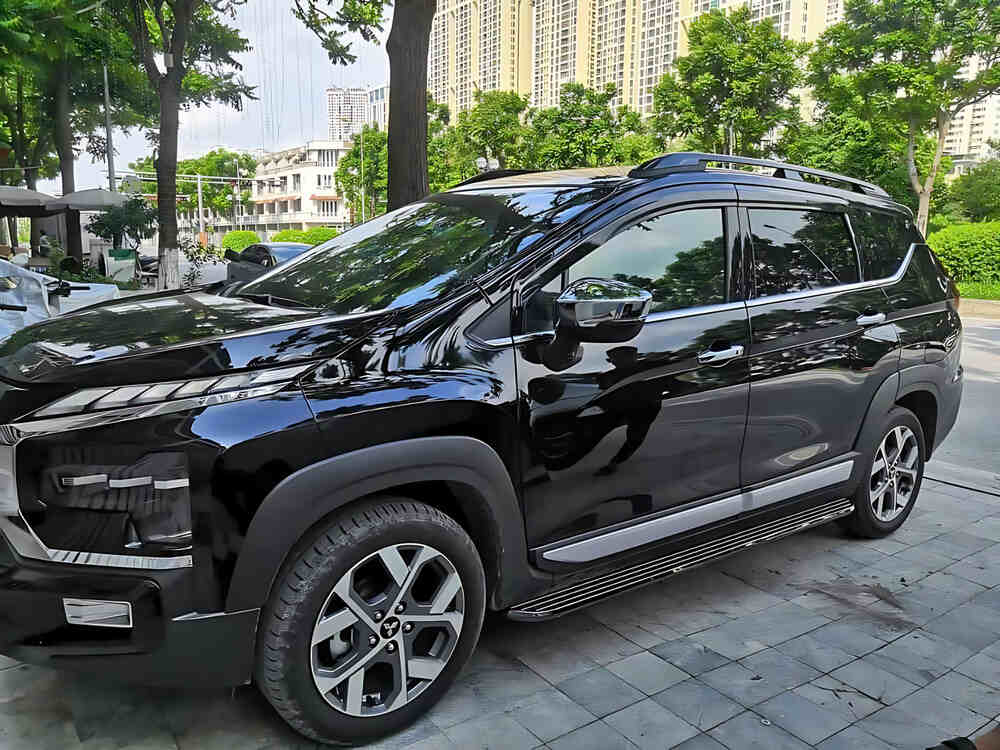 Bệ bước chân Xpander tiện dụng