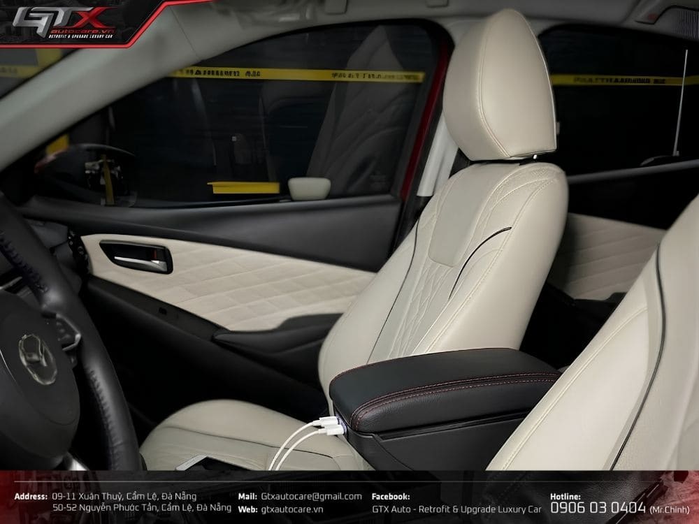 Bệ tỳ tay cho xe Mazda 2 tích hợp cổng sạc USB