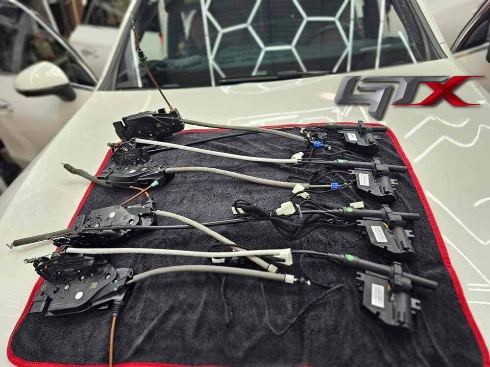 Bộ cửa hít chính hãng Mercedes lắp đặt cho các xe GLC