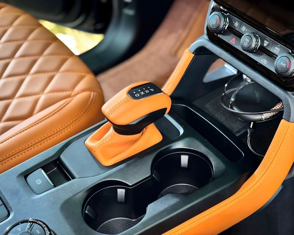 Bọc da cần số cho xe Everest