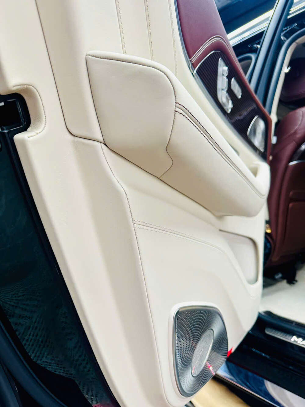  Bọc da cho tappi cửa xe Mercedes Maybach