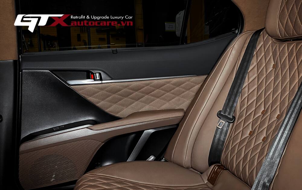Bọc da đổi màu nội thất xe Toyota Camry
