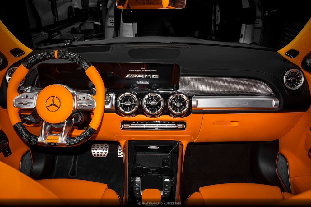  Bọc da bảng taplo cho nội thất xe Mercedes G63