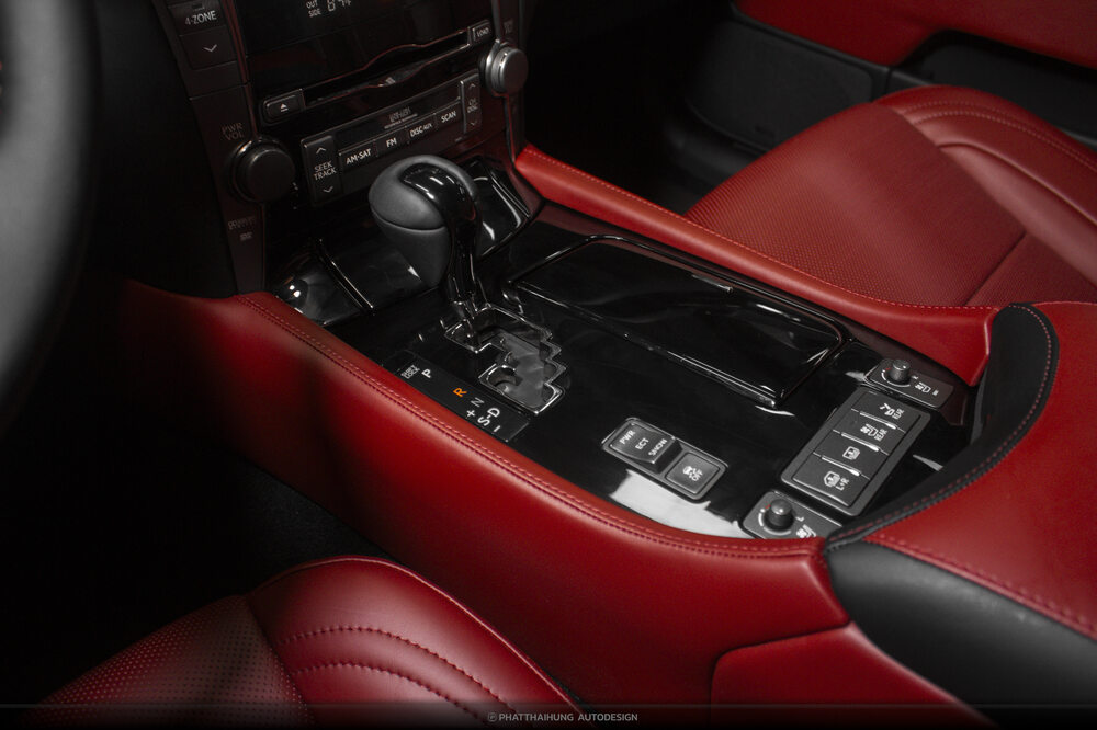  Bọc da thân con ngựa cho Lexus