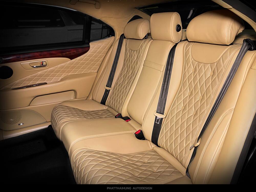  Bọc ghế da Nappa cho nội thất Lexus