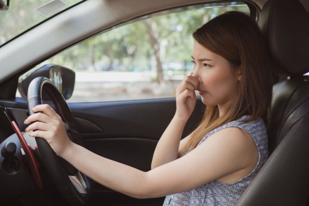 Cách khử mùi xe ô tô mới