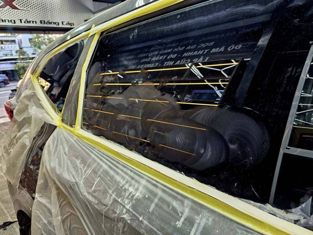 Cách tẩy ố kính ô tô hiệu quả