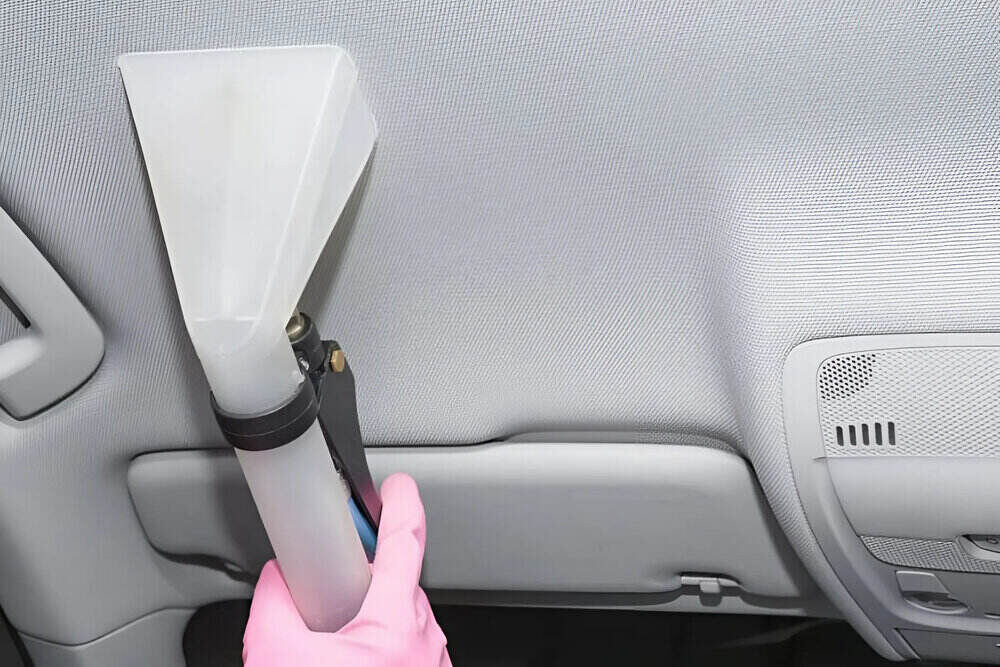 Cách vệ sinh và bảo dưỡng trần ô tô 