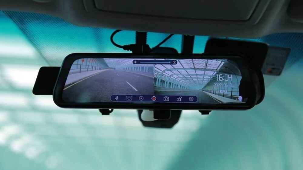 Camera hành trình kết hợp cam lùi tiện lợi cho xe ô tô