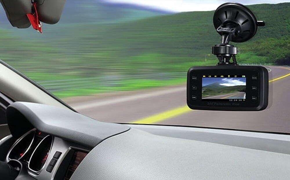 Camera hành trình lưu trữ hình ảnh trong quá trình tham gia giao thông