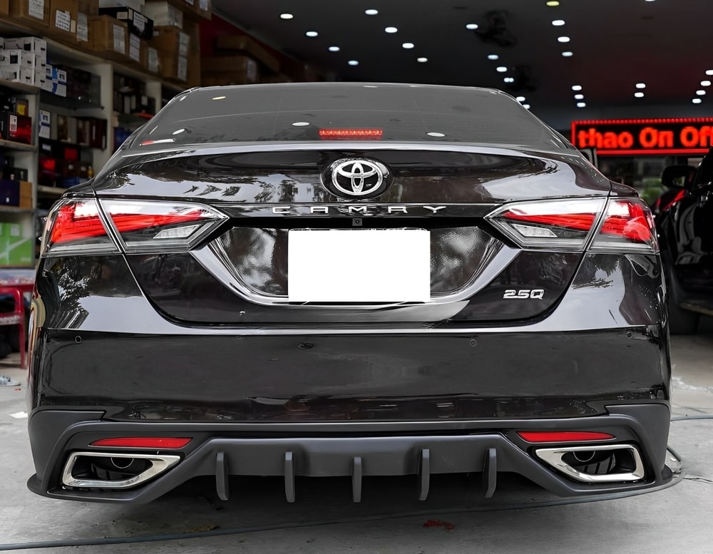 Xe Camry độ ốp cản sau Lexus