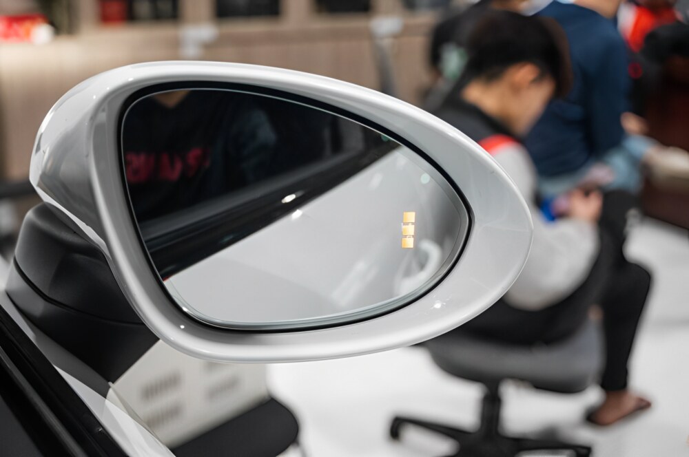 Cảnh báo điểm mù xe Porsche