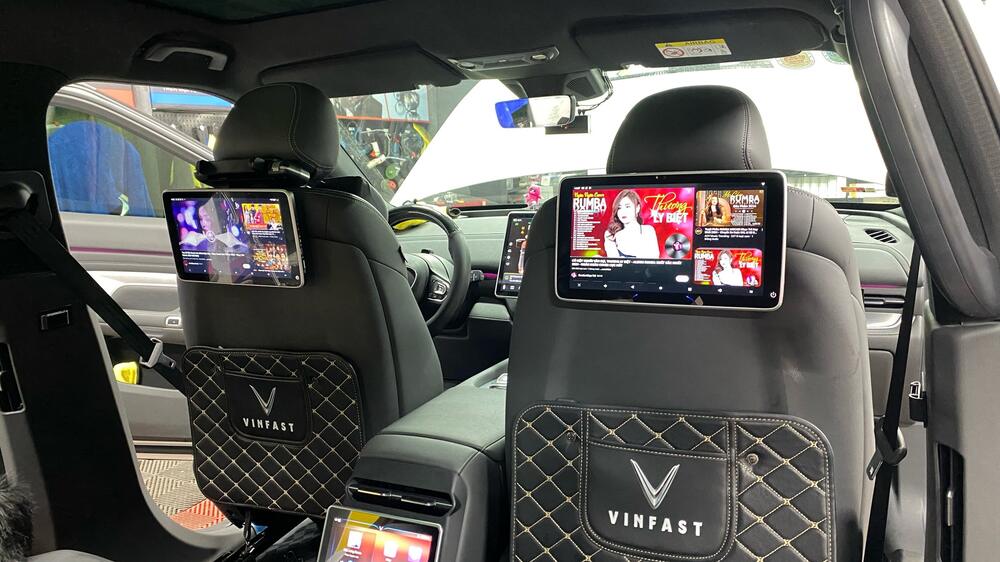 Cập nhật giá lắp đặt màn hình gối đầu xe ô tô mới nhất hiện nay