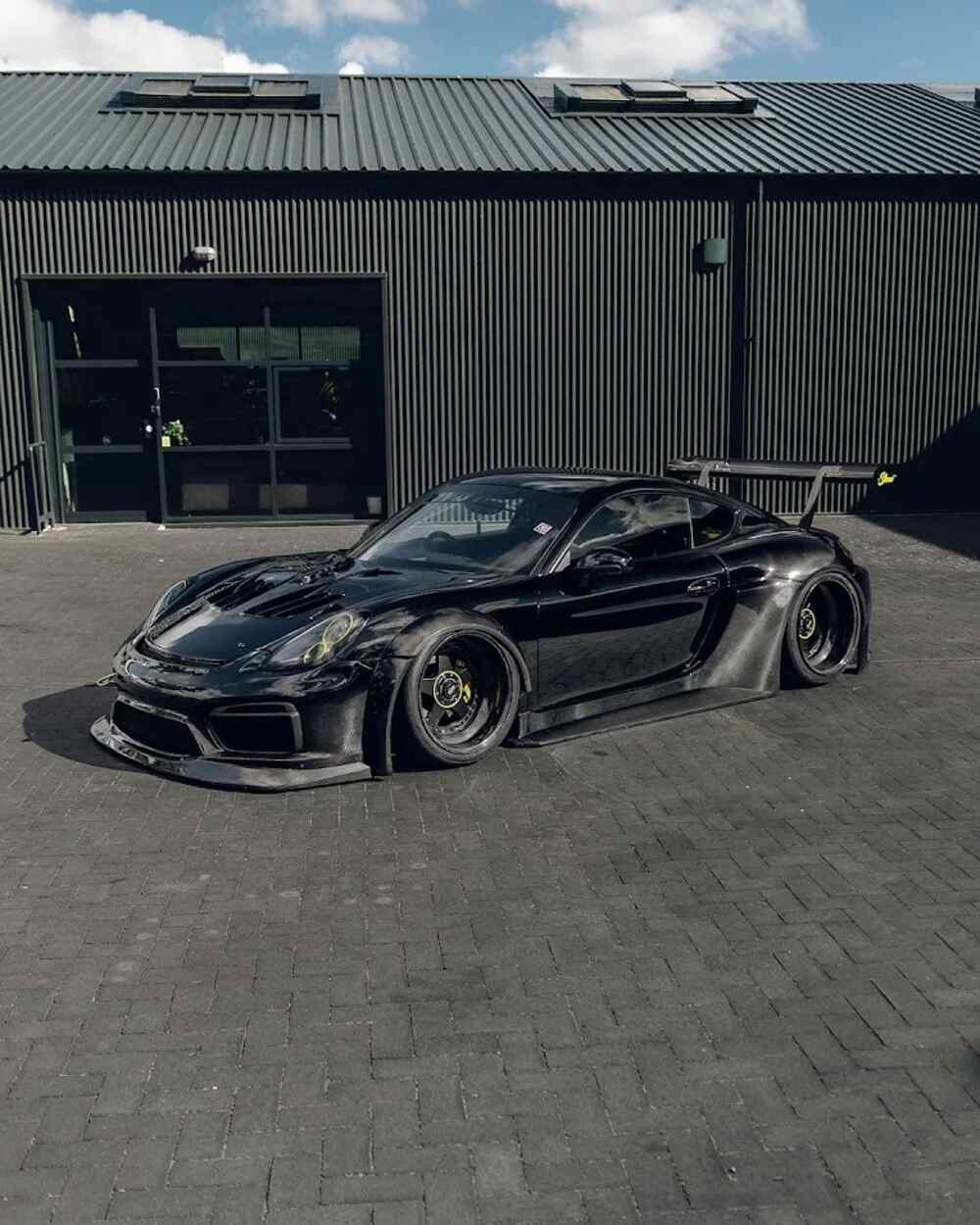 Cayman đen bóng với bộ wide body cực ngầu
