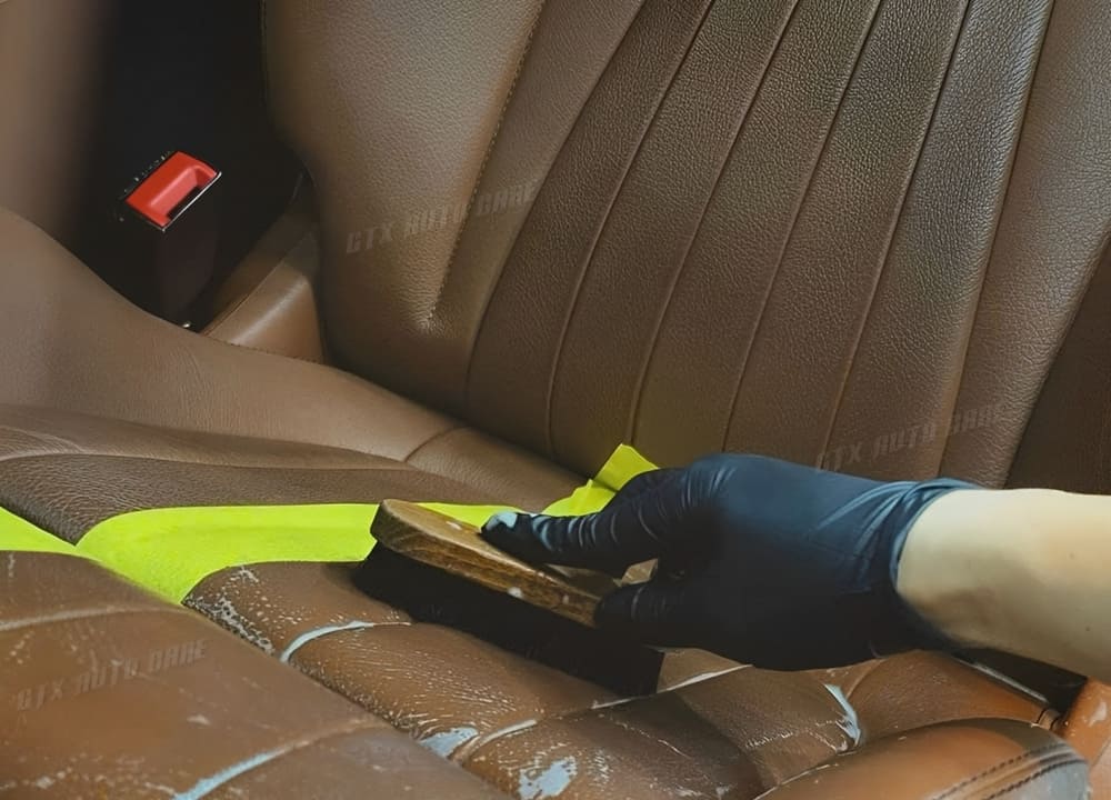   Chăm sóc ghế tránh tình trạng nứt và khô