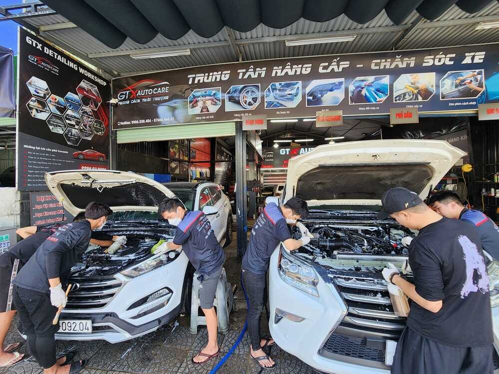 Chăm sóc xe tại các showroom chuyên nghiệp