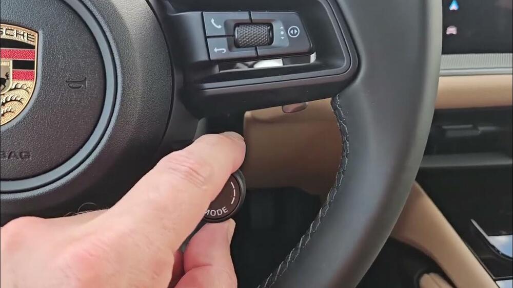 Chuyển chế độ lái Sport