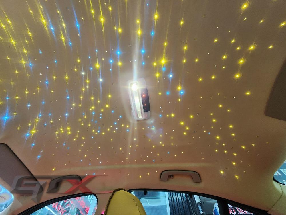 Có thể kết hợp trần sao với các thiết bị điện khác trong xe không?