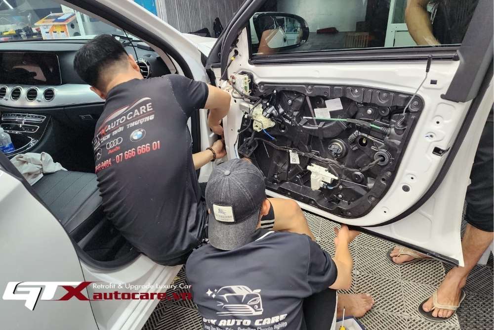 Công việc của một kỹ thuật viên nội thất ô tô