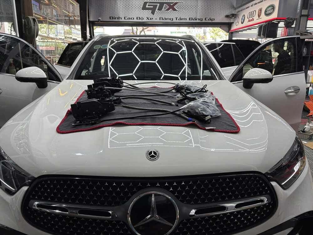 Cửa hít chính hãng của Mercedes