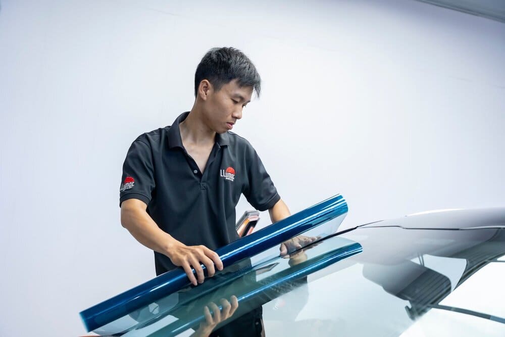 Dán phim cách nhiệt LLumar cho ô tô 